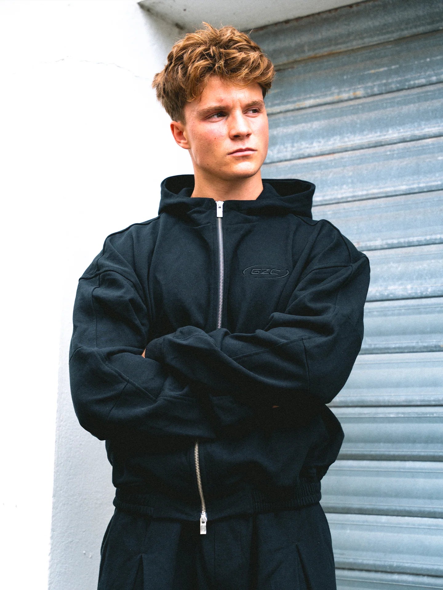 ESSENTIAL + BOXY HOODIE - BLACK